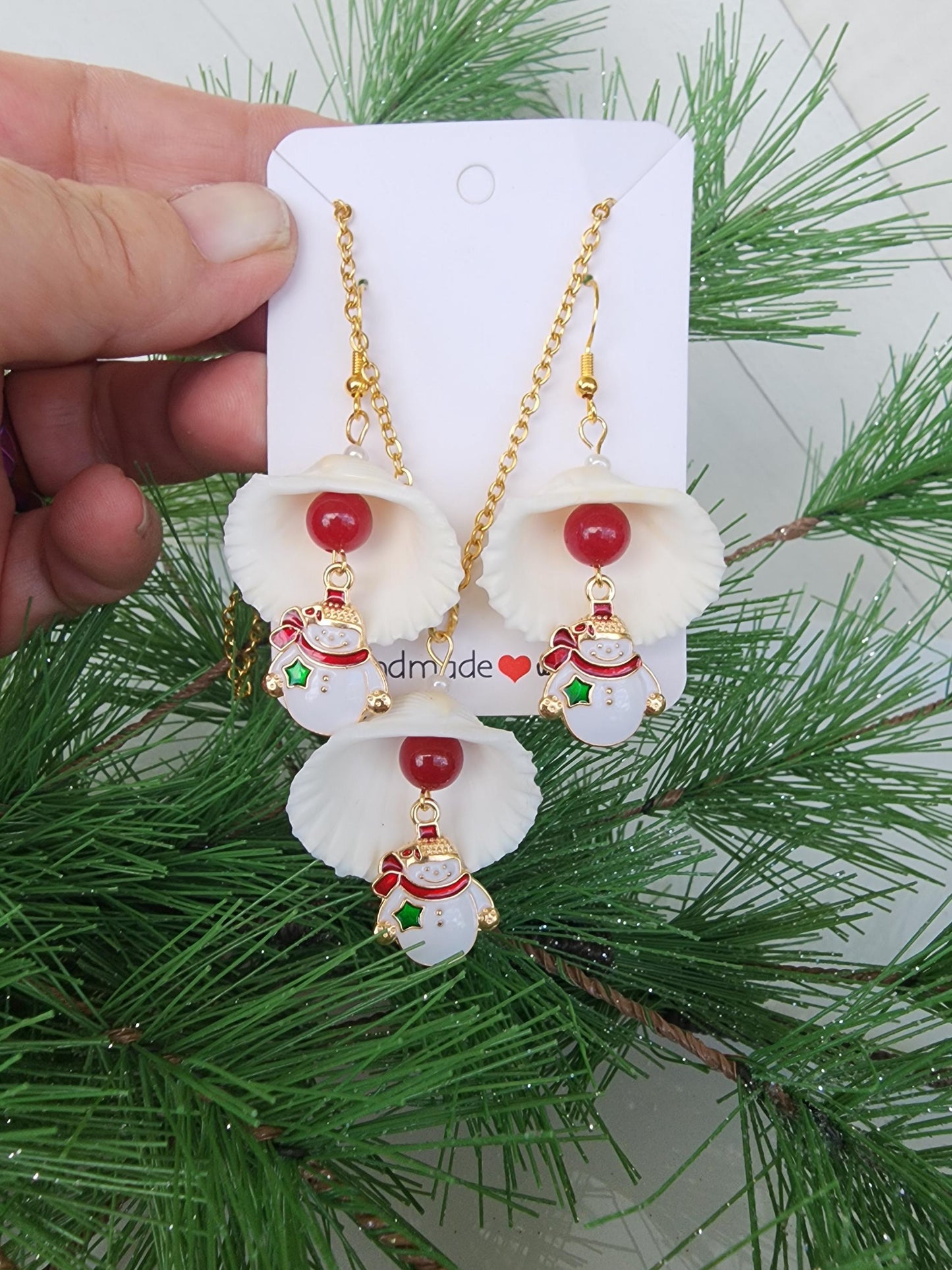 Seashell and snowman Christmas jewelry earring and necklace set. Available with ruby jade, green aventurine, or freshwater pearl beads.