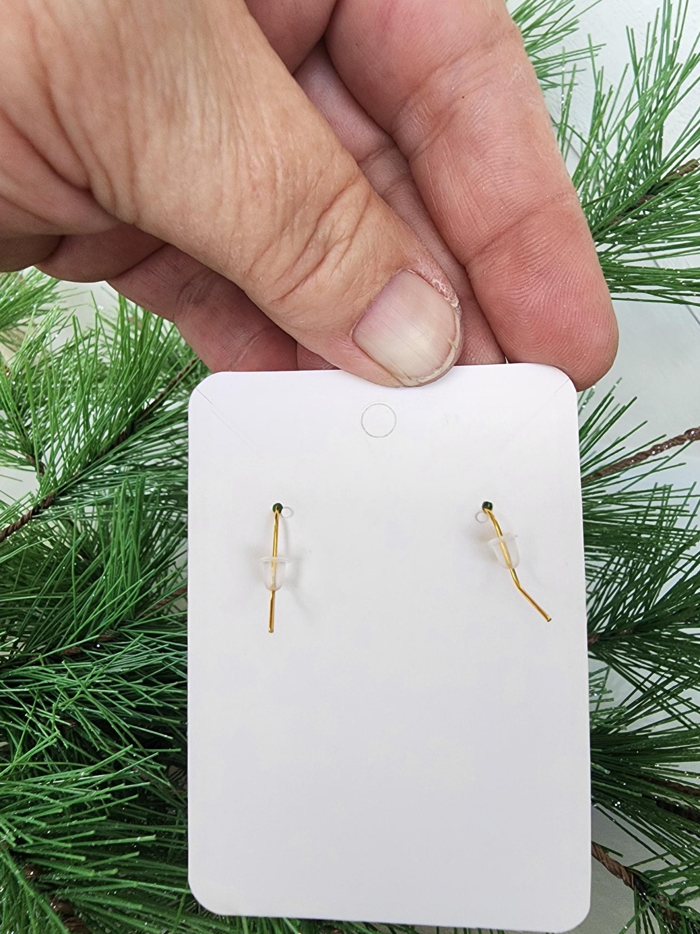 Seashell and snowman Christmas jewelry earring and necklace set. Available with ruby jade, green aventurine, or freshwater pearl beads.